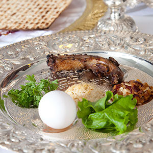 A plate with meat, vegetables and an egg on it.